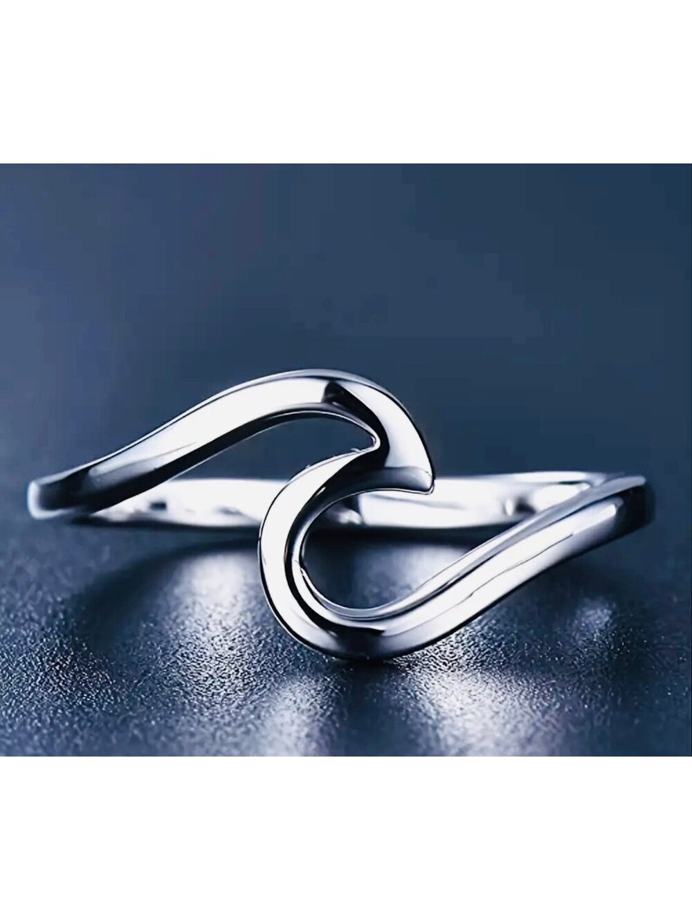 New - Simple - Elegant - Unique - Silver Ocean Wave Ring - Size 9
